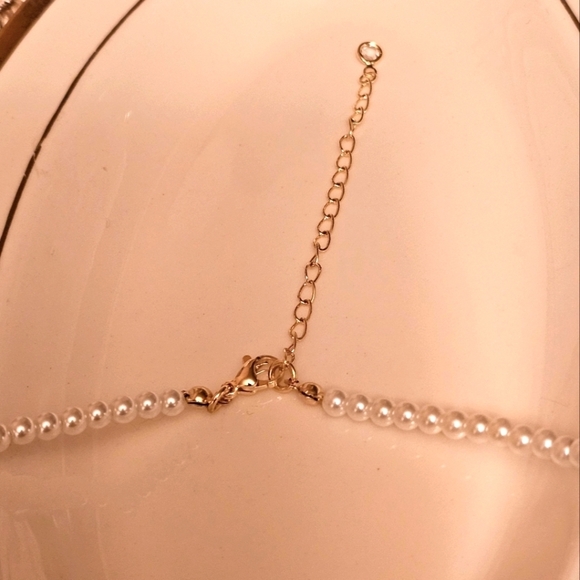 🐿 5/$20 🐿 Gold Pearl Rhinestone 'A' Toggle Necklace N1P53 - Picture 4 of 5